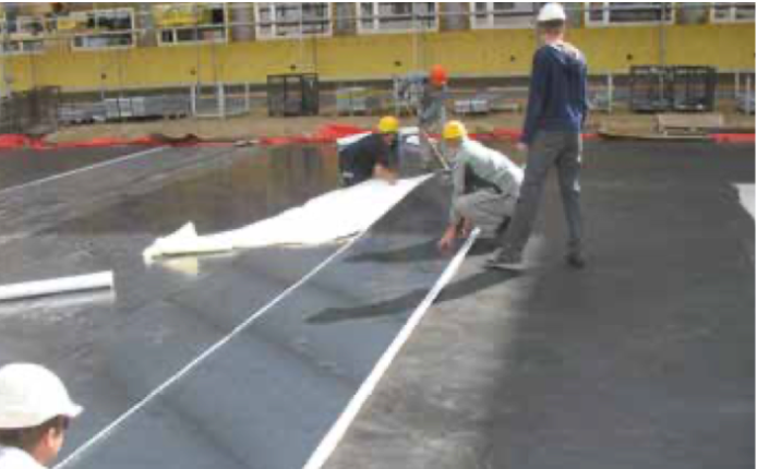 Aplicación de KÖSTER Butyl Fix-Tape Fleece